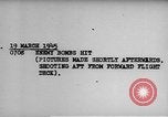 Standbild USS Franklin CV-13 von japanischen Bomben getroffen Pazifik, 1945, aus Sekunde 7 historischem Filmmaterial Videoclip 65675071580
