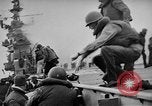 Standbild Bombardierung der USS Franklin Pazifik, 1945, aus Sekunde 51 historischem Filmmaterial Videoclip 65675071581