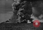 Standbild USS Franklin Pazifik, 1945, aus Sekunde 7 historischem Filmmaterial Videoclip 65675071582
