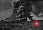 Standbild USS Franklin Pazifik, 1945, aus Sekunde 8 historischem Filmmaterial Videoclip 65675071582