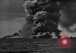 Standbild USS Franklin Pazifik, 1945, aus Sekunde 11 historischem Filmmaterial Videoclip 65675071582