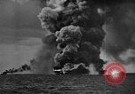 Standbild USS Franklin Pazifik, 1945, aus Sekunde 12 historischem Filmmaterial Videoclip 65675071582