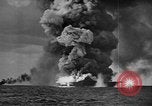 Standbild USS Franklin Pazifik, 1945, aus Sekunde 15 historischem Filmmaterial Videoclip 65675071582