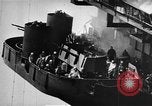 Standbild USS Franklin Pazifik, 1945, aus Sekunde 24 historischem Filmmaterial Videoclip 65675071582