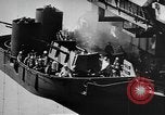 Standbild USS Franklin Pazifik, 1945, aus Sekunde 28 historischem Filmmaterial Videoclip 65675071582