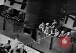 Standbild USS Franklin Pazifik, 1945, aus Sekunde 56 historischem Filmmaterial Videoclip 65675071582
