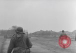 Image des soldats américains Gemunden Allemagne, 1945, de la seconde 55 séquences d'archives historiques vidéo 65675071588