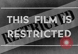 Standbild Walkie-Talkie- United States USA, 1943, aus Sekunde 3 historischem Filmmaterial Videoclip 65675071596