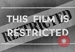 Standbild Walkie-Talkie- United States USA, 1943, aus Sekunde 4 historischem Filmmaterial Videoclip 65675071596