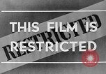 Standbild Walkie-Talkie- United States USA, 1943, aus Sekunde 6 historischem Filmmaterial Videoclip 65675071596