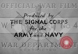 Standbild Walkie-Talkie- United States USA, 1943, aus Sekunde 16 historischem Filmmaterial Videoclip 65675071596