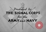 Standbild Walkie-Talkie- United States USA, 1943, aus Sekunde 17 historischem Filmmaterial Videoclip 65675071596