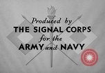 Standbild Walkie-Talkie- United States USA, 1943, aus Sekunde 18 historischem Filmmaterial Videoclip 65675071596
