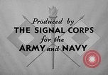 Standbild Walkie-Talkie- United States USA, 1943, aus Sekunde 19 historischem Filmmaterial Videoclip 65675071596