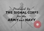 Standbild Walkie-Talkie- United States USA, 1943, aus Sekunde 20 historischem Filmmaterial Videoclip 65675071596