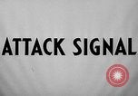 Standbild Walkie-Talkie- United States USA, 1943, aus Sekunde 26 historischem Filmmaterial Videoclip 65675071596
