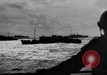 Standbild Walkie-Talkie- United States USA, 1943, aus Sekunde 37 historischem Filmmaterial Videoclip 65675071596