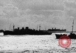 Standbild Walkie-Talkie- United States USA, 1943, aus Sekunde 39 historischem Filmmaterial Videoclip 65675071596