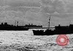 Standbild Walkie-Talkie- United States USA, 1943, aus Sekunde 41 historischem Filmmaterial Videoclip 65675071596
