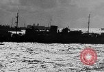 Standbild Walkie-Talkie- United States USA, 1943, aus Sekunde 50 historischem Filmmaterial Videoclip 65675071596