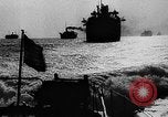 Standbild Walkie-Talkie- United States USA, 1943, aus Sekunde 52 historischem Filmmaterial Videoclip 65675071596