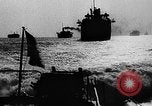 Standbild Walkie-Talkie- United States USA, 1943, aus Sekunde 53 historischem Filmmaterial Videoclip 65675071596