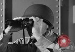 Standbild Walkie-Talkie- United States USA, 1943, aus Sekunde 60 historischem Filmmaterial Videoclip 65675071596
