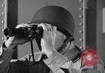 Standbild Walkie-Talkie- United States USA, 1943, aus Sekunde 61 historischem Filmmaterial Videoclip 65675071596
