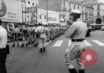 Image émeutes de rue l'Algérie, 1961, de la seconde 15 séquences d'archives historiques vidéo 65675071615