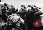 Image émeutes de rue l'Algérie, 1961, de la seconde 52 séquences d'archives historiques vidéo 65675071615