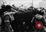 Image émeutes de rue l'Algérie, 1961, de la seconde 54 séquences d'archives historiques vidéo 65675071615