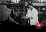 Standbild Kaugummi United States USA, 1919, aus Sekunde 16 historischem Filmmaterial Videoclip 65675071646