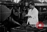 Standbild Kaugummi United States USA, 1919, aus Sekunde 17 historischem Filmmaterial Videoclip 65675071646