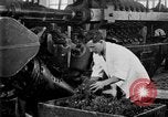 Standbild Kaugummi United States USA, 1919, aus Sekunde 21 historischem Filmmaterial Videoclip 65675071646