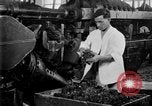 Standbild Kaugummi United States USA, 1919, aus Sekunde 22 historischem Filmmaterial Videoclip 65675071646