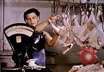 Standbild Ernte Hühner Früchte und vegatables United States USA, 1956, aus Sekunde 4 historischem Filmmaterial Videoclip 65675071652