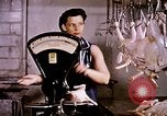 Standbild Ernte Hühner Früchte und vegatables United States USA, 1956, aus Sekunde 8 historischem Filmmaterial Videoclip 65675071652