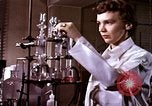 Standbild Ernte Hühner Früchte und vegatables United States USA, 1956, aus Sekunde 51 historischem Filmmaterial Videoclip 65675071652