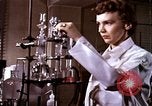 Standbild Ernte Hühner Früchte und vegatables United States USA, 1956, aus Sekunde 52 historischem Filmmaterial Videoclip 65675071652