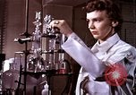 Standbild Ernte Hühner Früchte und vegatables United States USA, 1956, aus Sekunde 53 historischem Filmmaterial Videoclip 65675071652