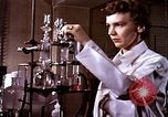 Standbild Ernte Hühner Früchte und vegatables United States USA, 1956, aus Sekunde 54 historischem Filmmaterial Videoclip 65675071652
