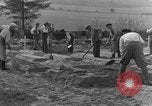 Image termine tombes Allemagne, 1945, de la seconde 6 séquences d'archives historiques vidéo 65675071657