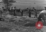 Image termine tombes Allemagne, 1945, de la seconde 9 séquences d'archives historiques vidéo 65675071657