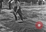 Image termine tombes Allemagne, 1945, de la seconde 13 séquences d'archives historiques vidéo 65675071657