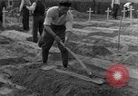 Image termine tombes Allemagne, 1945, de la seconde 14 séquences d'archives historiques vidéo 65675071657