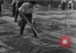 Image termine tombes Allemagne, 1945, de la seconde 16 séquences d'archives historiques vidéo 65675071657
