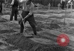 Image termine tombes Allemagne, 1945, de la seconde 19 séquences d'archives historiques vidéo 65675071657