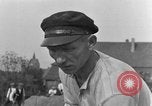 Image termine tombes Allemagne, 1945, de la seconde 22 séquences d'archives historiques vidéo 65675071657