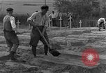 Image termine tombes Allemagne, 1945, de la seconde 31 séquences d'archives historiques vidéo 65675071657