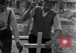 Image termine tombes Allemagne, 1945, de la seconde 42 séquences d'archives historiques vidéo 65675071657